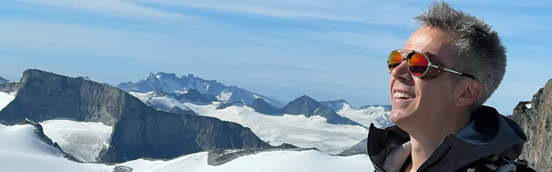 florus.no - Gunnar looking out over the Hurrungane mountains