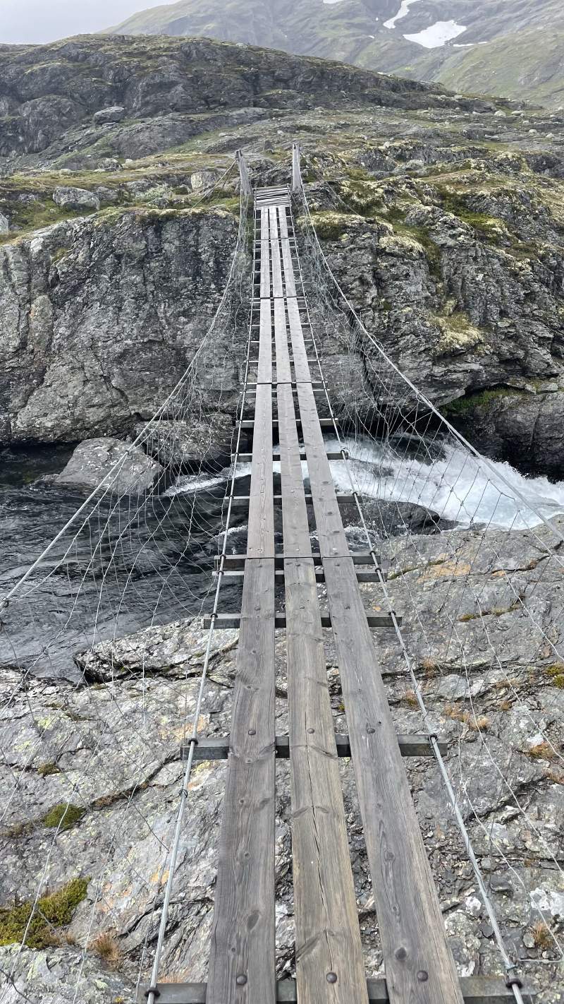 Suspension bridge at Geitryggvatnet