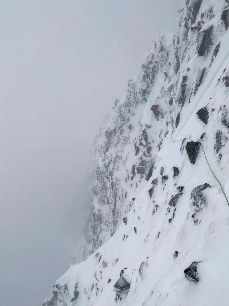Vertical Climb towards Store Dyrhaugstind