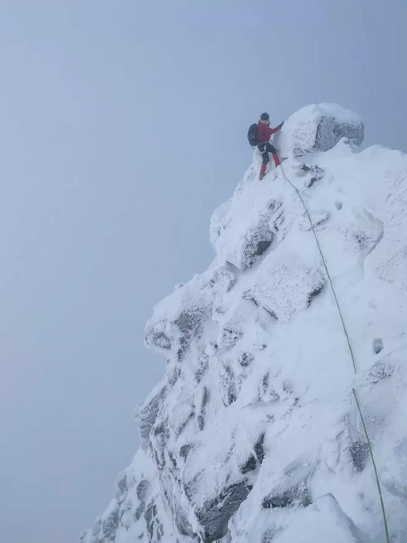 Approaching Store Dyrhaugstind