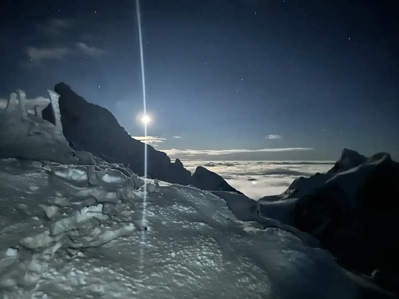 StDyrhaugstind-06-Moonlight