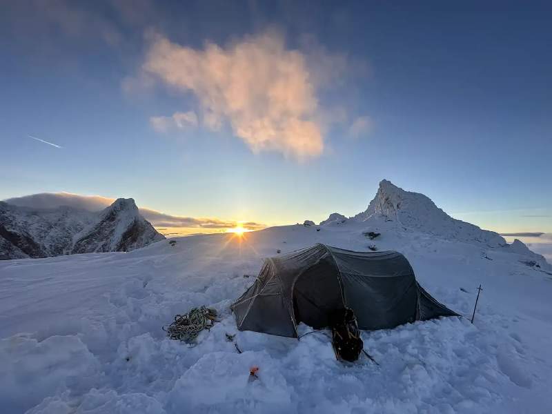 Sunrise at Dyrhaugstindene