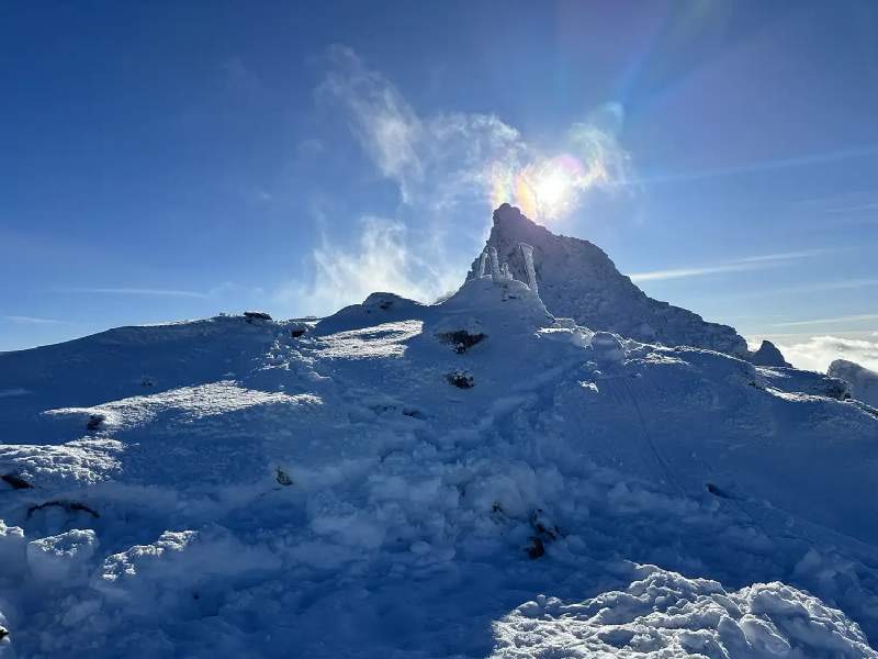 Sunrise over Store Dyrhaugstind