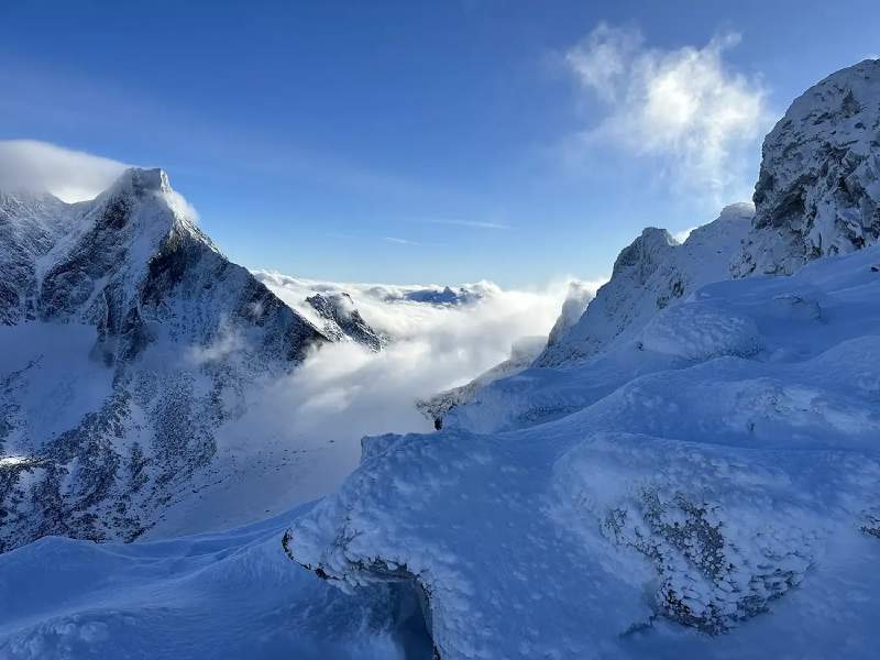 Alpine view of Skagadalen between Store Skagastølstind and Store Dyrhaugstind