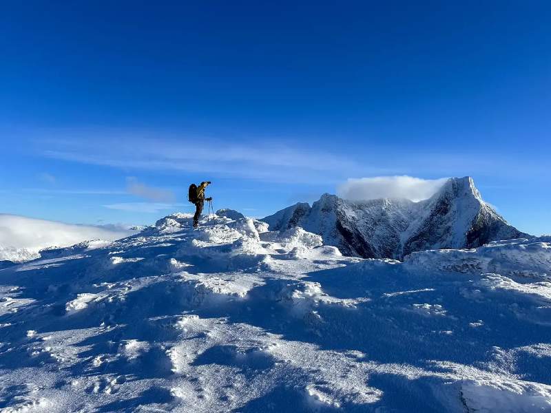 StDyrhaugstind-13-LookAtSkagastolstind